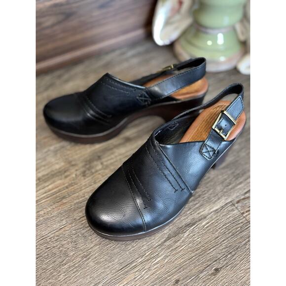 B.O.C. Size 10 Cecila Faux Leather Buckle Clogs like new - Picture 6 of 9
